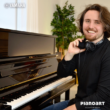 Junger Pianist spielt das neue Yamaha U1 TA3 PE