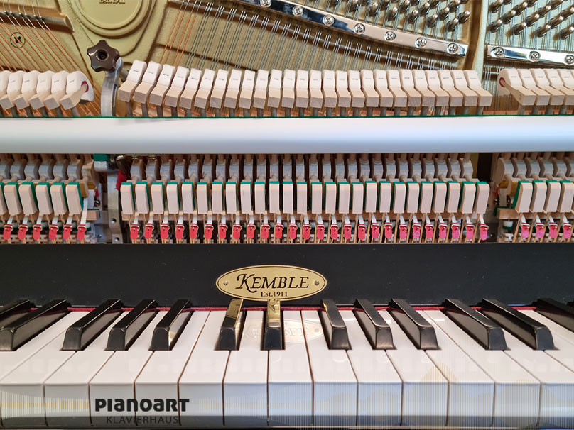 Kemble Klavier Modell 116 Gebrauchtklavier Ansicht Tastatur
