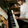 Casio Privia PX-S5000BK E-Piano Mann spielt