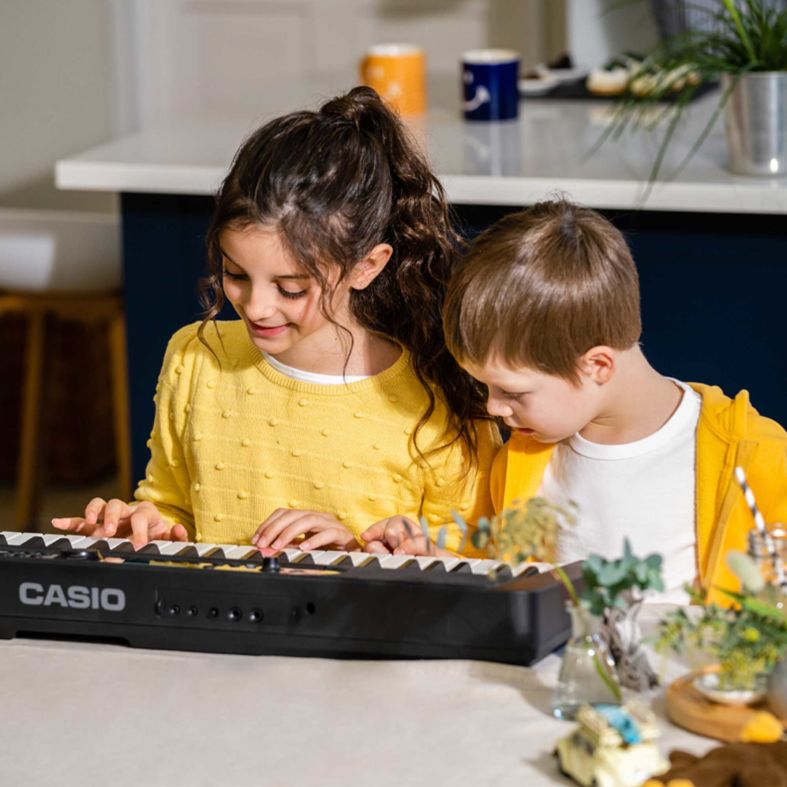Lightning Keyboard Casio LK-S450 Kinder spielen