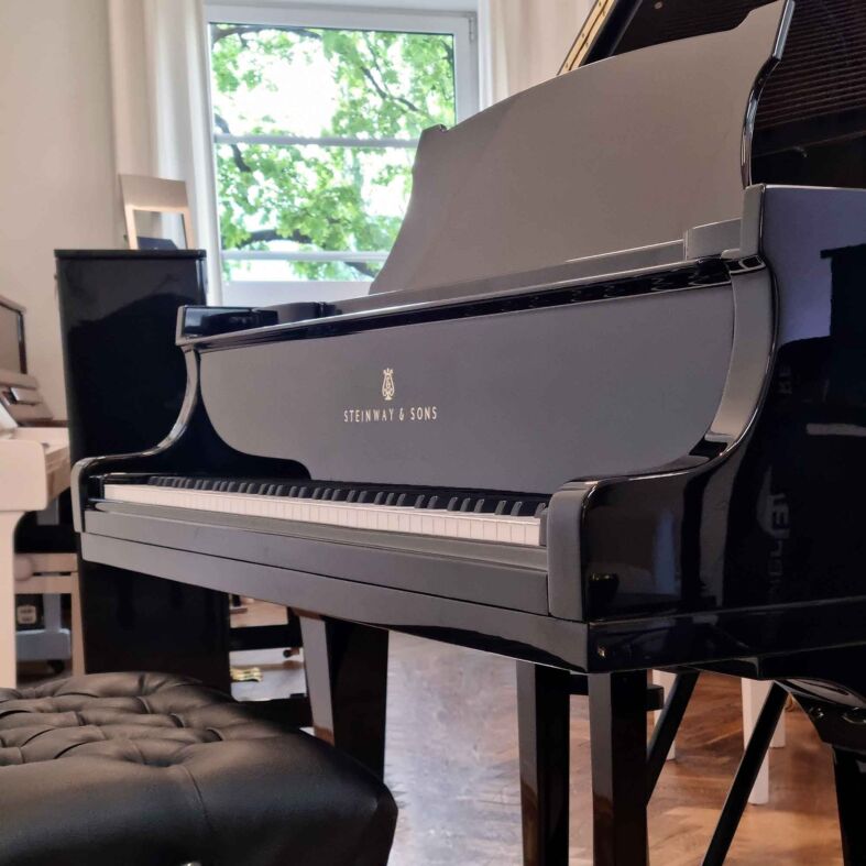 Steinway & Sons Modell M gebrauchter Marken Flügel